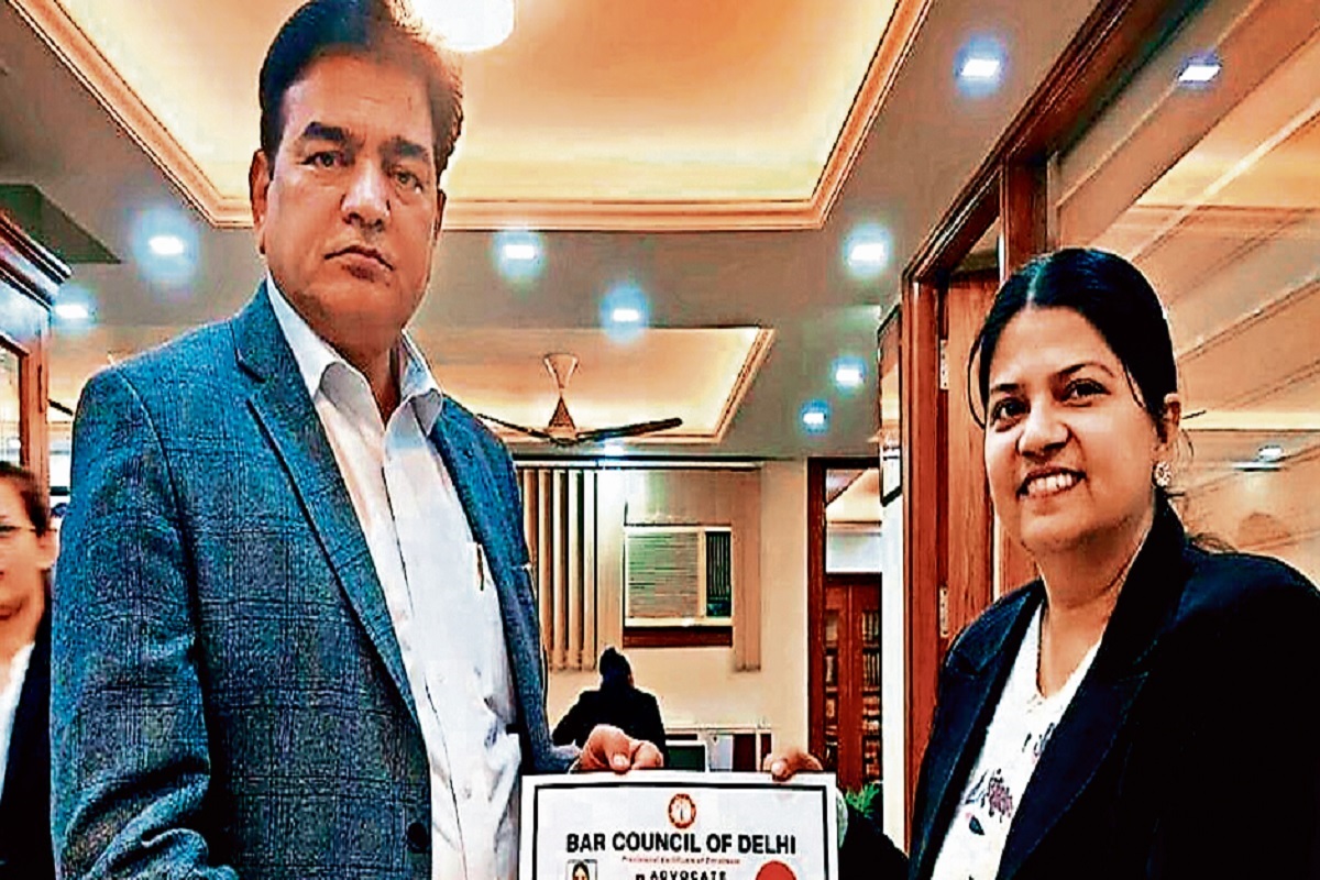 9 साल की उम्र में खो दी थी सुनने की क्षमता, फिर अपने संघर्ष से ऐसे बनी पहली मूक बधिर अधिवक्ता
