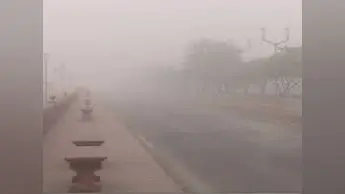 UP Weather: पहाड़ों पर बर्फबारी के बीच सर्द हवाओं ने गिराया पारा, दो दिनों तक छाए रहेंगे बादल