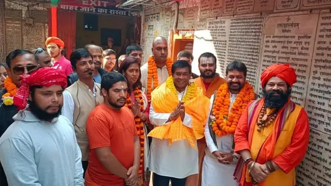 Ayodhya: मॉरीशस के राष्ट्रपति ने हनुमानगढ़ी-रामलला के किये दर्शन पूजन, मंदिर निर्माण कार्य को देखा