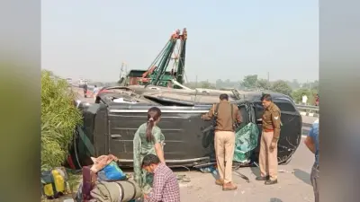 Kannauj: मैनपुरी चुनाव प्रचार करने जा रही सपा विधायक पूजा पाल की गाड़ी पलटी, गनर-चालक घायल