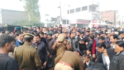 Lucknow: वकीलों के प्रदर्शन से पहले लखनऊ पुलिस बैकफुट पर, मोहनलालगंज में दो उपनिरीक्षकों पर FIR दर्ज…