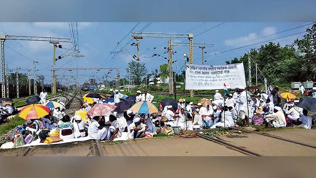 टाना भगतों का आंदोलन : टोरी में ट्रैक जाम, कई ट्रेनों के रूट बदले