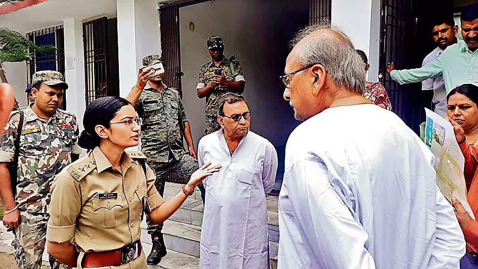 Bihar: IPS स्वीटी ने कहा- हम आवास पर किसी से नहीं मिलते, पूर्व राज्यपाल ने लगा दी क्लास, जानें क्या कहा…