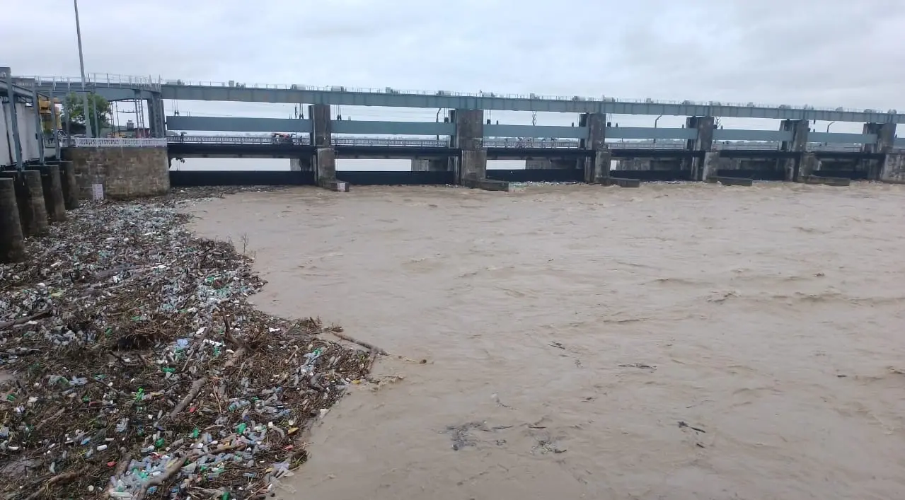 Bihar Weather: नेपाल में बारिश से गंडक नदी उफनाई, गोपालगंज व यूपी के समीपवर्ती क्षेत्रों में मचाएगी तबाही