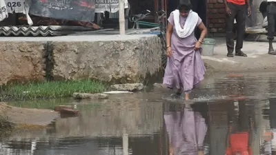 पटना में मीठापुर-महुली एलिवेटेड रोड निर्माण में ध्वस्त हुआ नाला, 50 से अधिक घराें के पास जमा है पानी