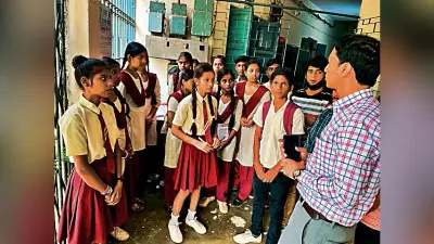 जमशेदपुर कालीमाटी हाईस्कूल के बच्चे पहुंचे डीएसइ ऑफिस, कहा – नये स्कूल में नहीं जायेंगे