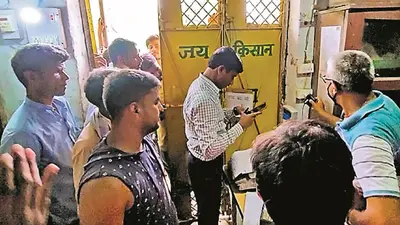 उर्वरक बिक्री की जांच में प्रखंडों में पहुंची टीम, 30 वरीय पदाधिकारियों ने की 86 दुकानों में जांच की