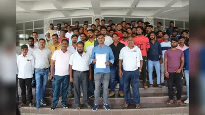 गिरिडीह : डीटीओ के खिलाफ ट्रक ऑनर एसोसिएशन के सदस्यों ने किया प्रदर्शन, बेवजह परेशान करने का लगाया आरोप