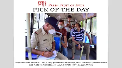 कोरोना की दूसरी लहर की चपेट में मध्यम वर्ग, अस्पतालों में नहीं मिल रही जगह, वैक्सीनेशन पर जोर