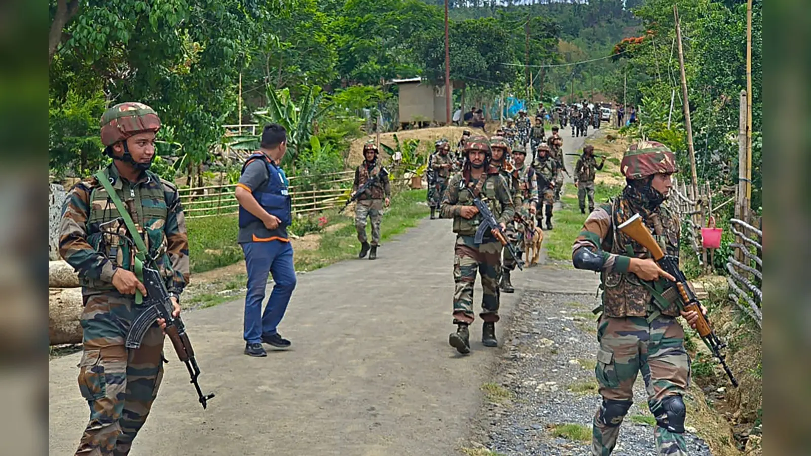 Manipur Violence: मणिपुर में फिर भड़की हिंसा, भीड़ ने मंत्री का गोदाम फूंका, घर जलाने की भी कोशिश