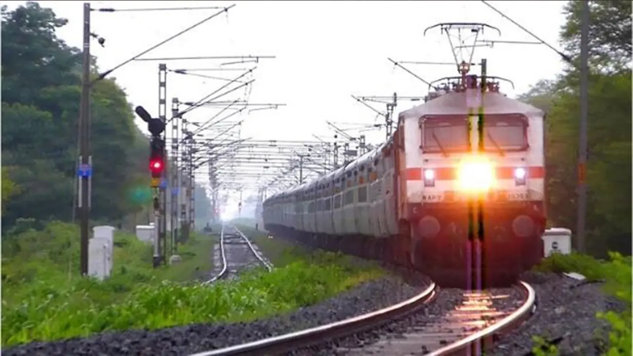 Indian Railway News: रेलवे ने जारी किया इन ट्रेनों का नया टाइम टेबल, यहां देखें पूरी लिस्ट