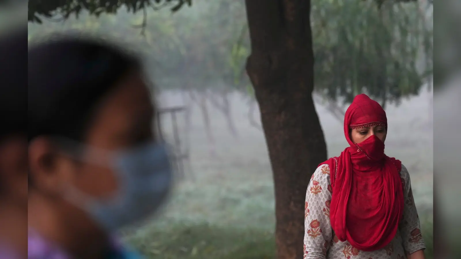 Delhi Pollution: दिल में जलन पैदा कर रही दिल्ली की हवा, वायु गुणवत्ता ‘बेहद खराब’