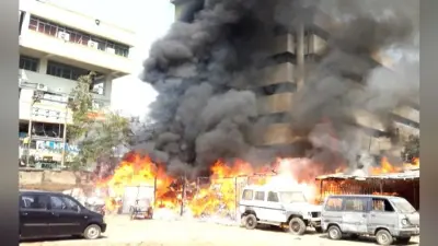 Fire News : अहमदाबाद के साणंद अद्यौगिक एरिया में लगी भीषण आग, मौके पर फायर ब्रिगेड की 25 गाड़ी