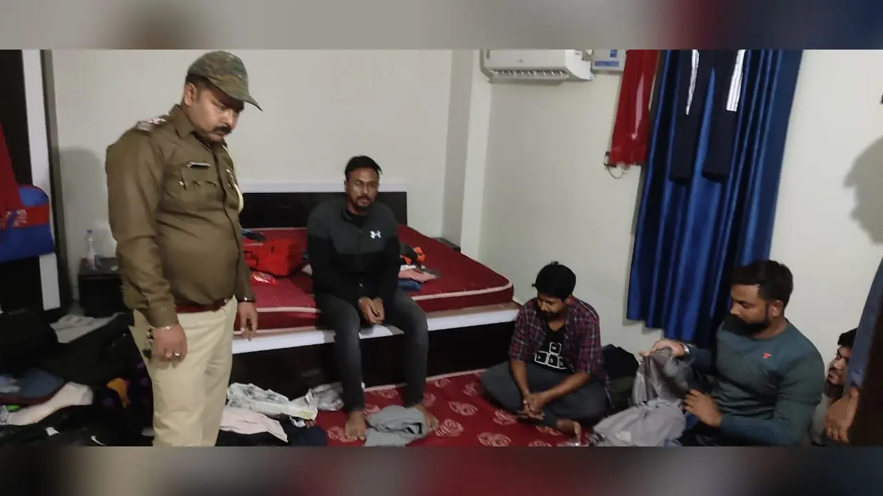 शराब पर वार: होटलों व स्लम एरिया में पुलिस की बड़ी छापेमारी, तीन होटल संचालकों समेत 25 गिरफ्तार