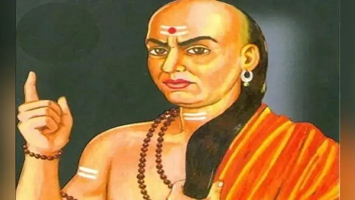 Chanakya Niti: इन तीन आदतों के कारण होती है धन की बर्बादी, जानिए आर्थिक हालत सुधारने की चाणक्य नीति…