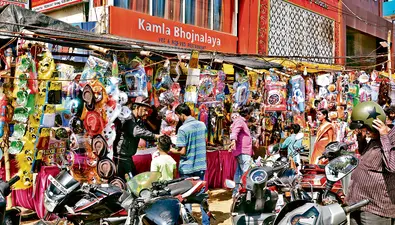 कोरोना ने बाजार में होली का रंग किया फीका, बिहार में 50 फीसदी तक कारोबार मंदा