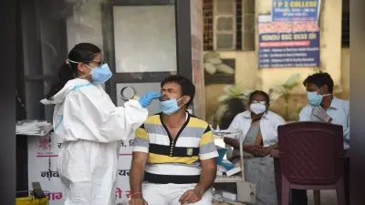 सरकारी सेंटरों पर लंबी कतार तो प्राइवेट लैब से मिल रही घर बैठे जांच सैंपल देने की सुविधा, जानें कितने दिनों में मिल रहा कोविड टेस्ट रिपोर्ट