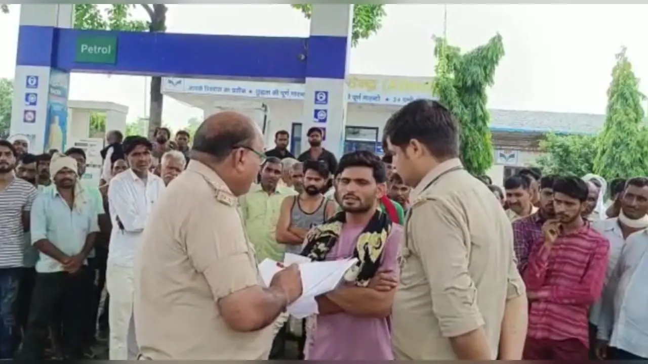 अलीगढ़ में पेट्रोल पंप पर कमरे में मिला होमगार्ड का शव, परिजनों ने जताई हत्या की आशंका, जांच में जुटी पुलिस