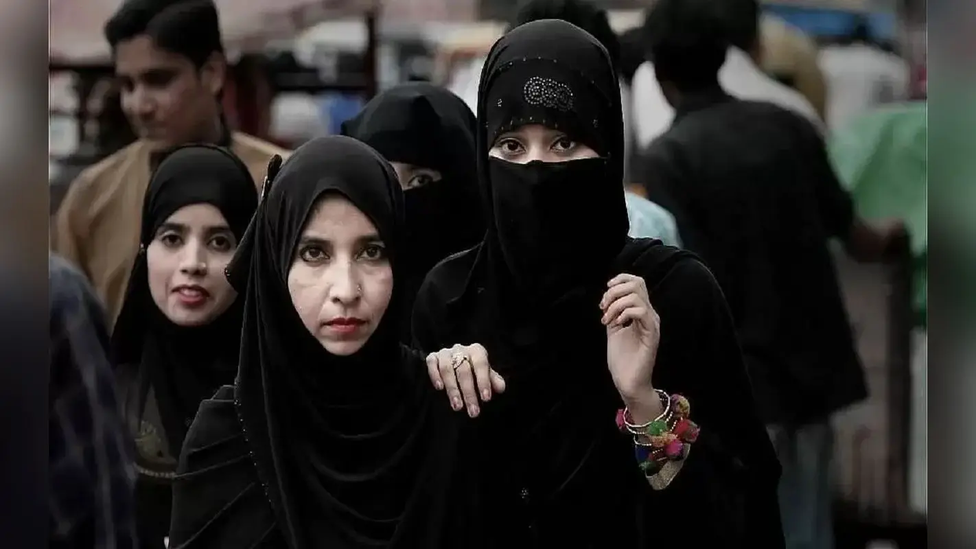 Delhi NCR में आफत की बारिश, सीएम केजरीवाल ने अफसरों की छुट्टी की कैंसिल, तस्वीरों में देखें हालात