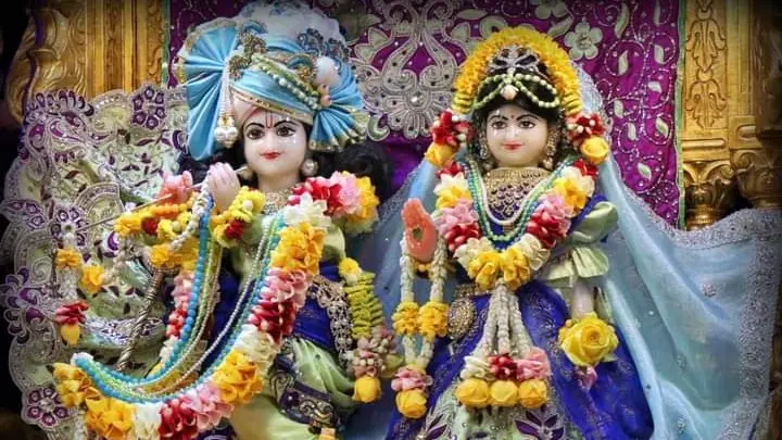 janmashtami Live Video: आज मध्यरात मथुरा में जन्मेंगे कान्हा, यहां देखें श्रीकृष्ण जन्म अभिषेक का लाइव प्रसारण