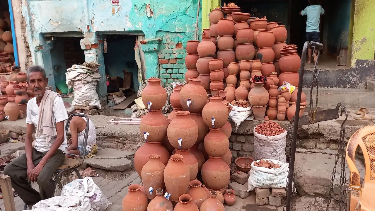 गर्मी में फ्रिज के बजाय पियें घड़े का पानी, दूर होती हैं कई बीमारियां, जानें अन्य फायदे