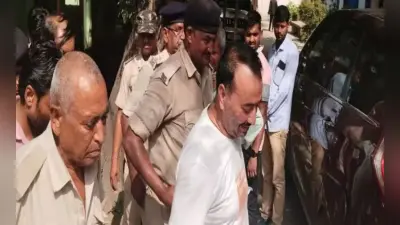 रईस खान का सिवान कोर्ट में सरेंडर, सिपाही वाल्मीकि यादव हत्याकांड में पुलिस को थी तलाश