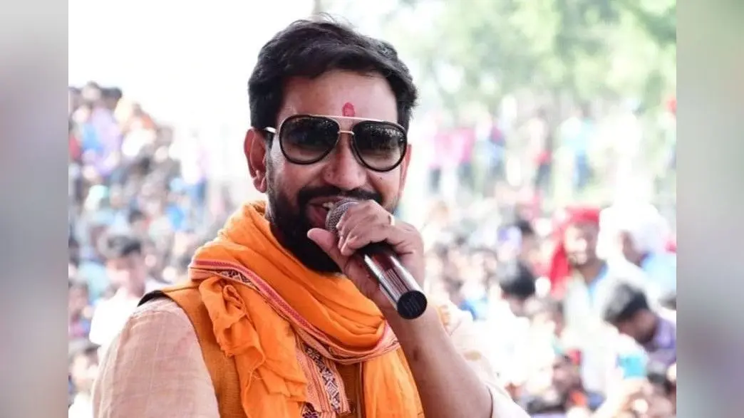 भोजपुरी फिल्मों के बेताज बादशाह निरहुआ, कभी झोपड़ीपट्टी में गुजरी जिंदगी, आज सुपरस्टार वाली लाइफ स्टाइल
