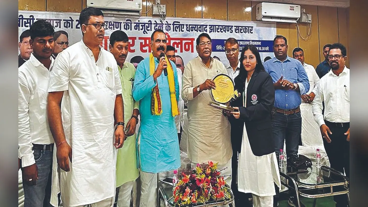 नौकरी के साथ शिक्षा में भी मिले आरक्षण का लाभ: डॉ. रामेश्वर उरांव