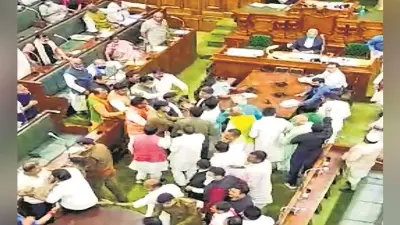 बिहार विधानसभा में भिड़े सत्ता व विपक्ष के सदस्य, टूटीं परंपरा और मर्यादाएं, सदन के माइक तोड़े