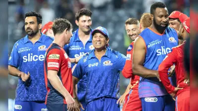 IPL 2022: दिग्गज जोंटी रोड्स ने मैदान में छू लिये सचिन तेंदुलकर के पांव, देखें दिल छू लेने वाला VIDEO