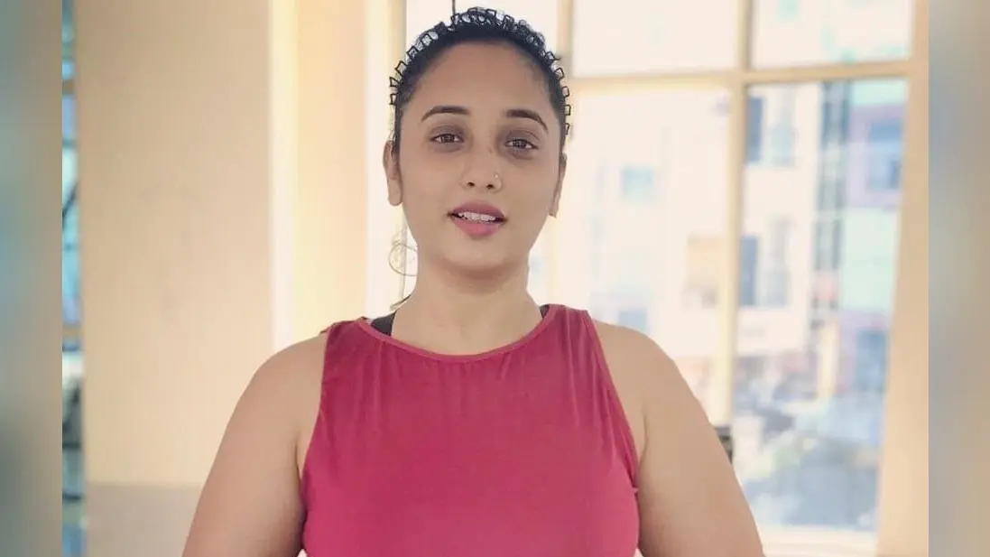 सोशल मीडिया पर ‘लेडी दबंग’ रिटर्न्स, इस नए अवतार में रानी चटर्जी मानो पूछ रही हैं- स्वागत नहीं करोगे हमारा?