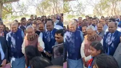 रोहतास पहुंचे नीतीश कुमार ने सुना वायरल गर्ल सलोनी से नशा मुक्ति गीत, किया सम्मानित