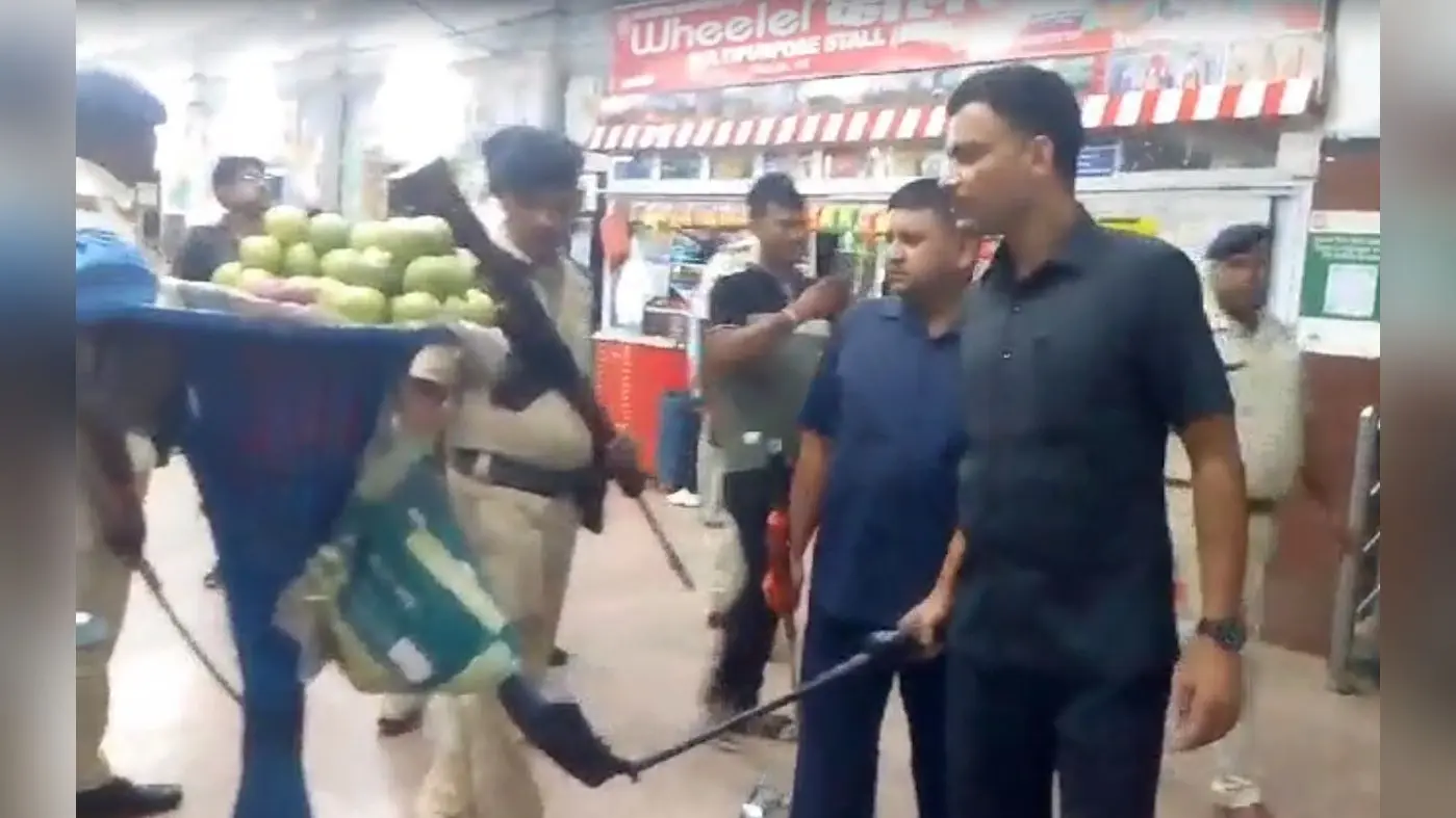 पटना जंक्शन को बम से उड़ाने की मिली धमकी, खुफिया और स्पेशल ब्रांच की टीम पहुंची स्टेशन