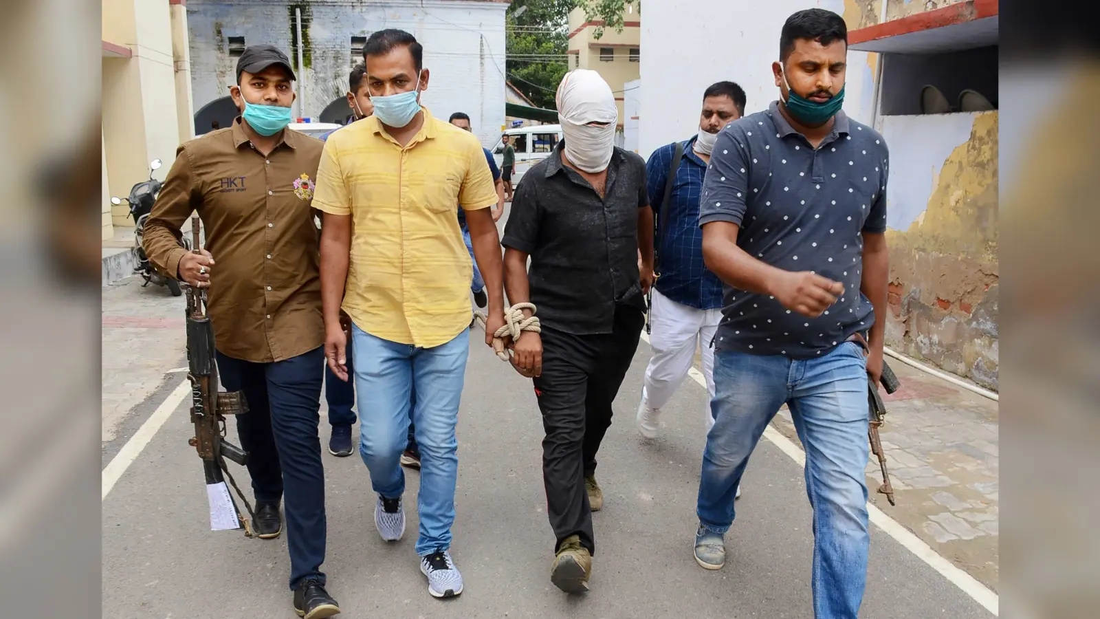कानपुर मुठभेड़ : ”विकास दुबे के कहने पर ही हुई आठ पुलिसकर्मियों की हत्या”, …पढ़ें रिपोर्टर और शशिकांत के बीच सवाल-जवाब