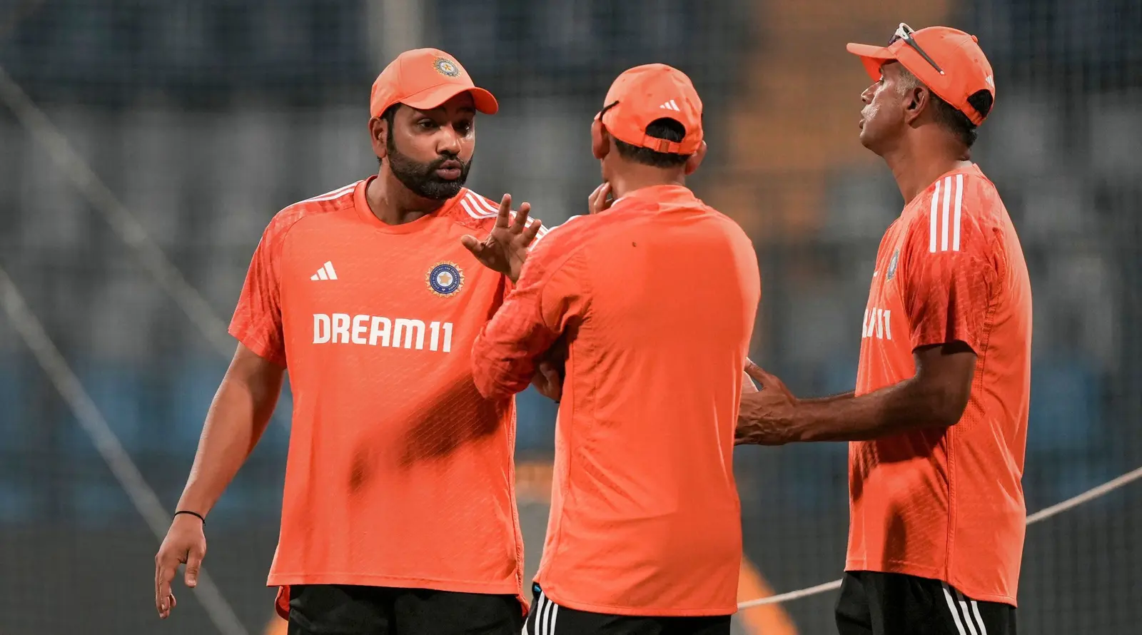 World Cup: अपने ही बिछाए गए जाल में फंस गई भारतीय टीम, विश्व कप ट्रॉफी ऑस्ट्रेलिया के लिए रवाना