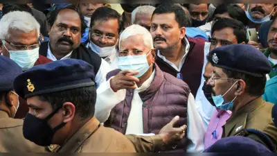 लालू प्रसाद यादव के 17 ठिकानों पर CBI की रेड, रेलवे में नौकरी के बदले जमीन लेने का आरोप