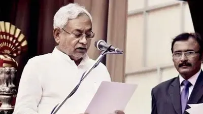 OMG! नीतीश कुमार के लिए ऐसी दीवानगी नहीं चाहिए, सातवीं बार सीएम बनते ही युवक ने तीसरी बार काट ली उंगली
