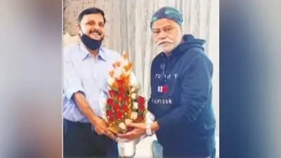 नेपाल से बह कर आये गैंडे की फाटक से टक्कर,मौत, वन कर्मियों ने किया दाह संस्कार