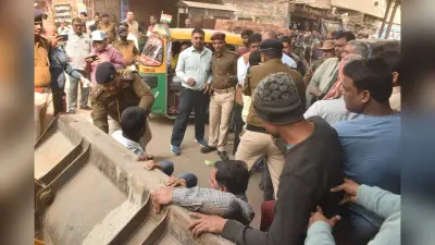 पटना में अतिक्रमण हटाने को लेकर मचा बवाल, देखते ही देखते आग का गोला बन गया अनिल, भीड़ ने पुलिस पर बरसाए पत्थर