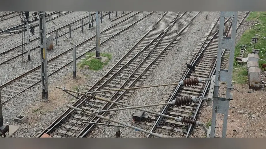 बिहार में सुपर एक्सप्रेस को उड़ाने की साजिश नाकाम, रेल ट्रैक पर रखा बम किया गया डिफ्यूज, बड़ा हादसा टला