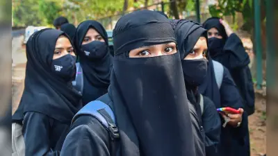 कर्नाटक चुनाव: हिजाब मामला कितना बड़ा मुद्दा ? ‘पोस्टर ब्वॉय’ का हाल जानें