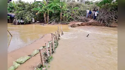 आधा फीट और बढ़ा बागमती नदी का जलस्तर, सिमरा-नेहालपुर सड़क पर कटाव शुरू, इलाके में दहशत