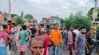 लखीसराय में हाइवा ने बाइक सवार चार युवकों को कुचला, तीन की मौत