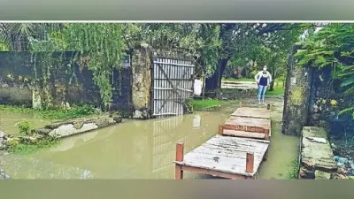 DMCH में चौकी लगा कर हॉस्टल से आ जा रहीं छात्राएं, वार्डों की स्थिति नारकीय, स्वास्थ्य कर्मी हलकान