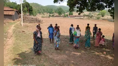 प्रभात खबर ग्राउंड रिपोर्ट : न बिजली-पानी और न चलने लायक सड़क, आदिवासी बहुल लोदापाठ गांव की कहानी