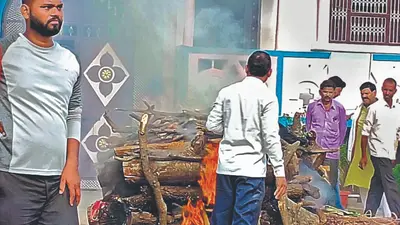 बिहार में डॉक्टर की पत्नी की संदिग्ध हालत में मौत, परिजनों ने ससुराल के दरवाजे पर ही कर दिया अंतिम संस्कार