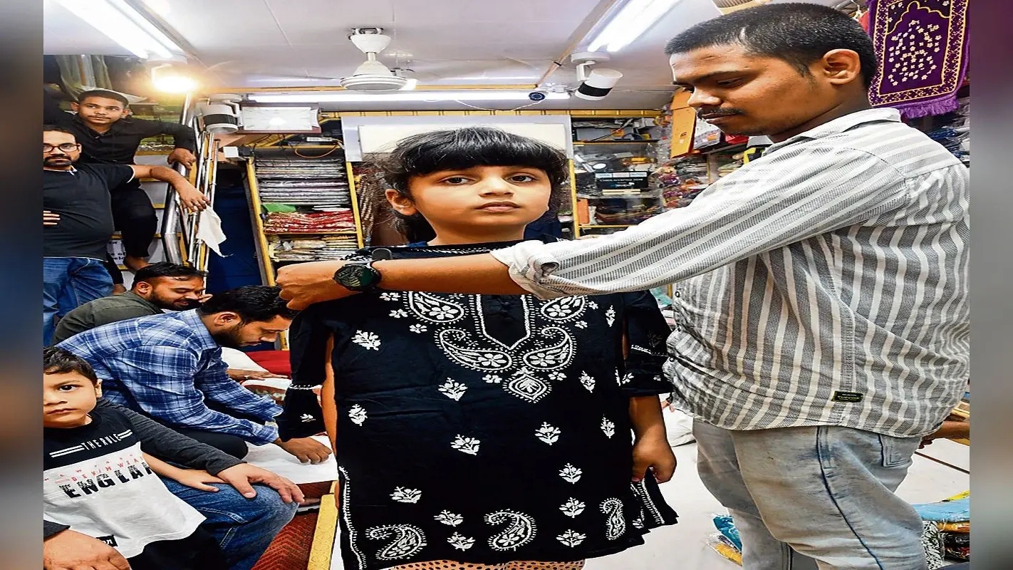 पटना में मीठी ईद की तैयारी शुरू, सब्जी बाग में खरीदारी के लिए उमड़ा लोगों का हुजूम