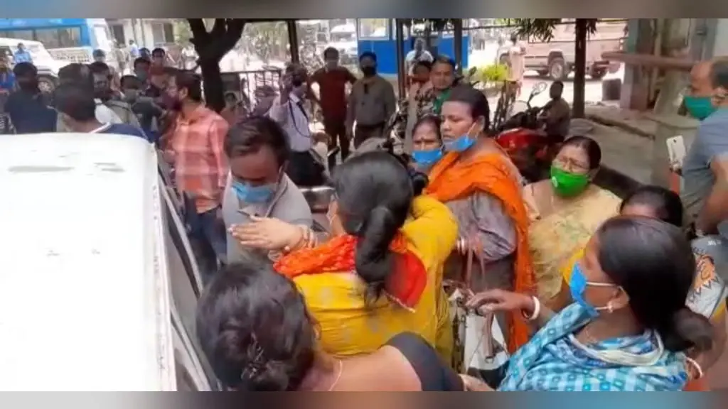 सिलीगुड़ी में चूहा चट कर गये मुर्दे की नाक, जिला अस्पताल में परिजनों ने किया प्रदर्शन