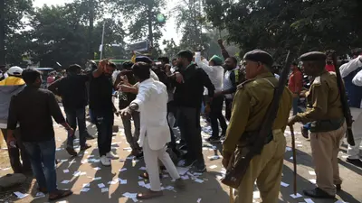 PU Election 2022: वीमेंस कॉलेज के गेट पर जाप और AISA के कार्यकर्ताओं ने किया हंगामा, यहां देखें तस्वीरें