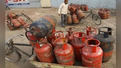 रसोई गैस के लिए हुई मारामारी : कंपनी ने कहा – परेशान न हों, गैस मिलती रहेगी